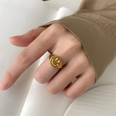 Gold-Smiley-Face-Ring