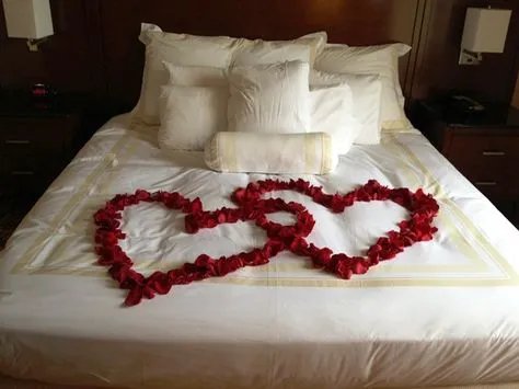 valentines day bed decor